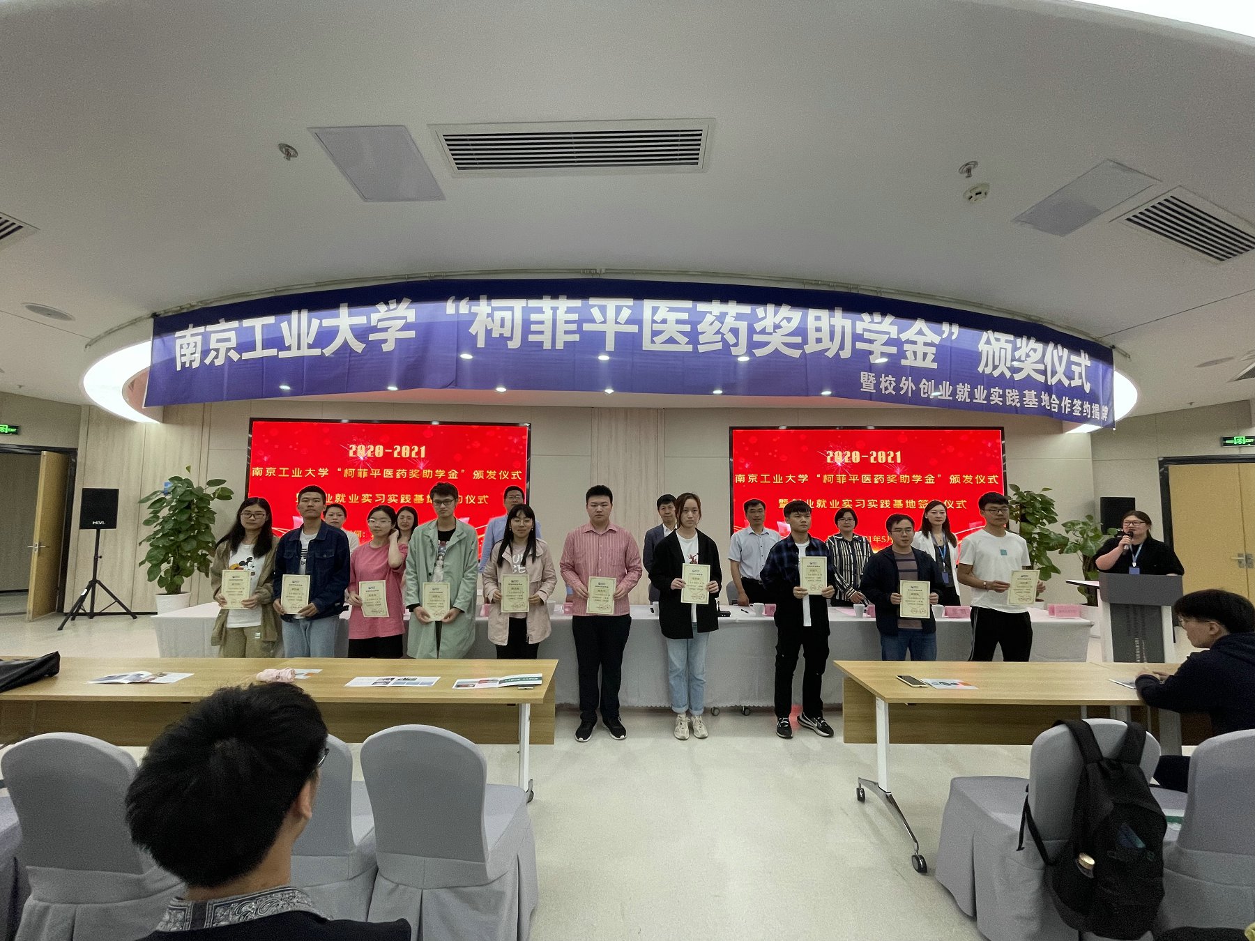 后入内射无码人妻一区