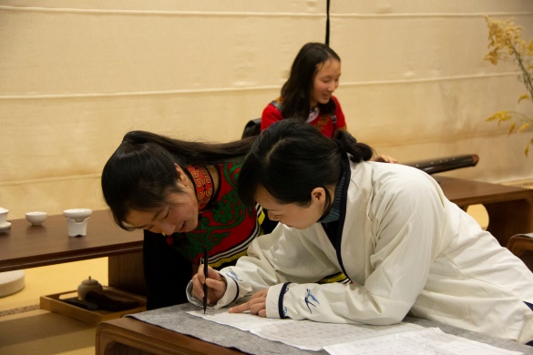 后入内射无码人妻一区